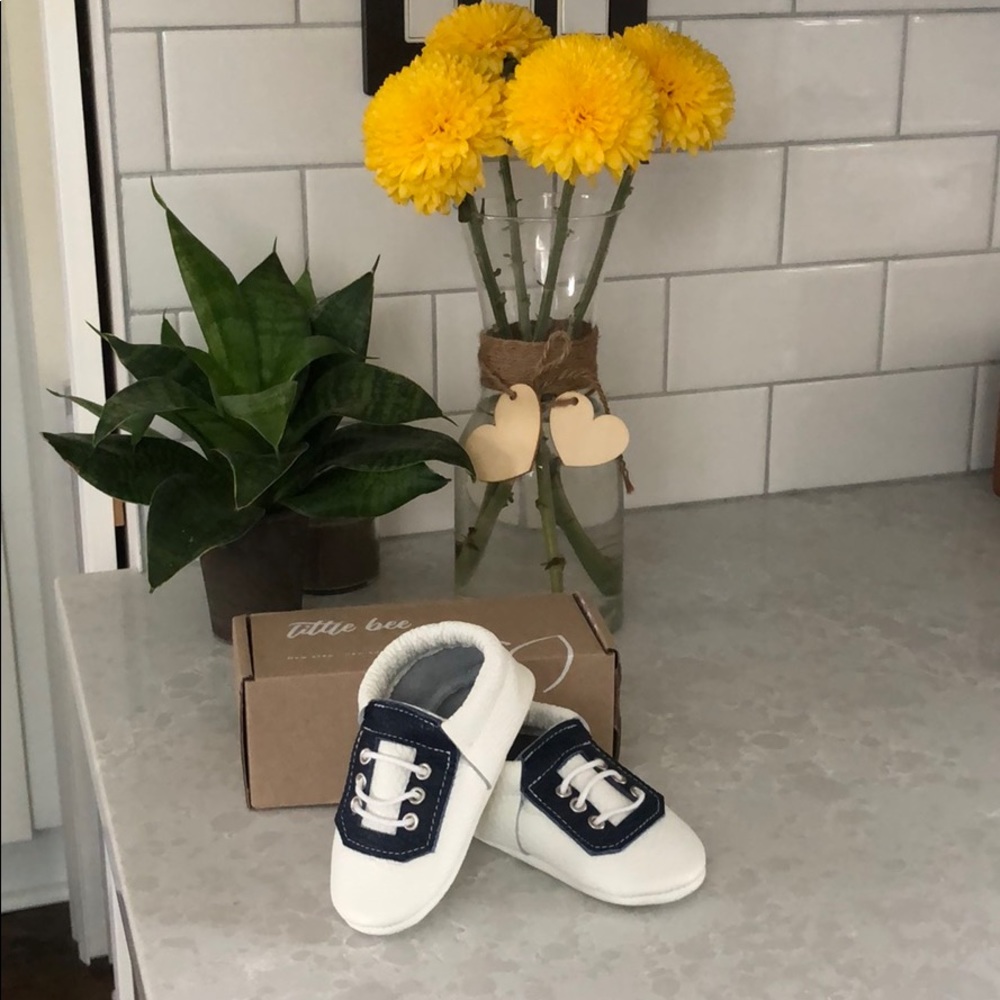 Little Bee leather moccasins